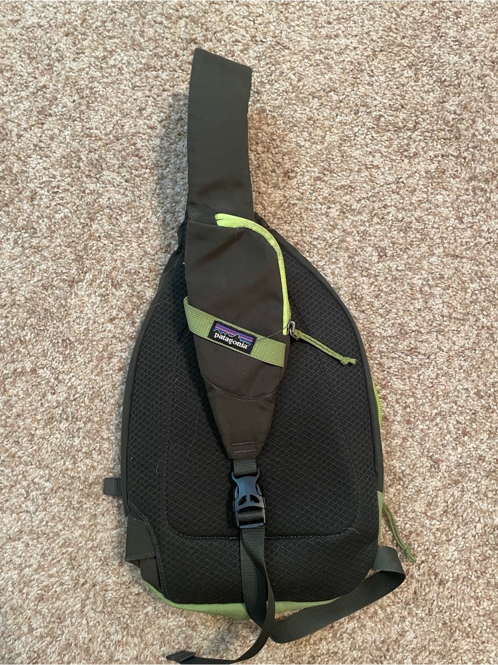 Patagonia Two-Tone Green and Black Sling Pack - Picture 2 of 2